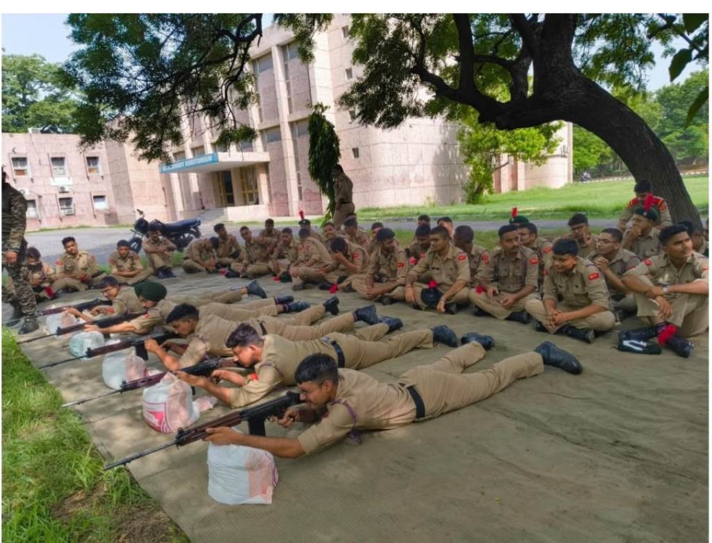 संयुक्त वार्षिक प्रशिक्षण शिविर के आठवें दिन लाइव फायरिंगअग्नि सुरक्षा प्रशिक्षण और बैडमिंटन फाइनल का हुआ आयोजन